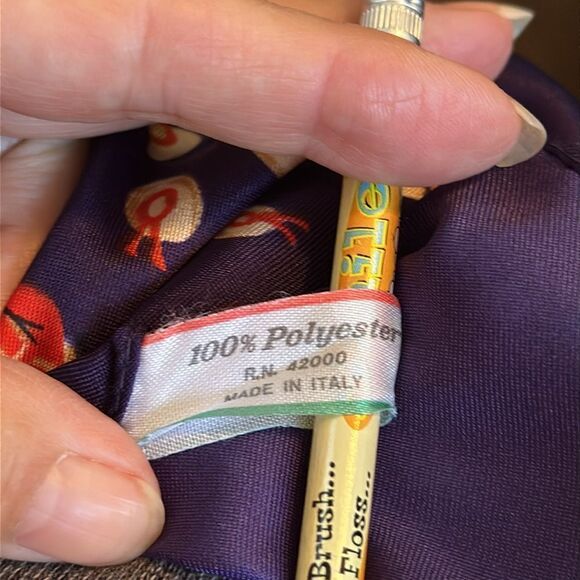 Vtg Transform dark purply blue polyester scarf with person in red outfit print - Picture 6 of 7